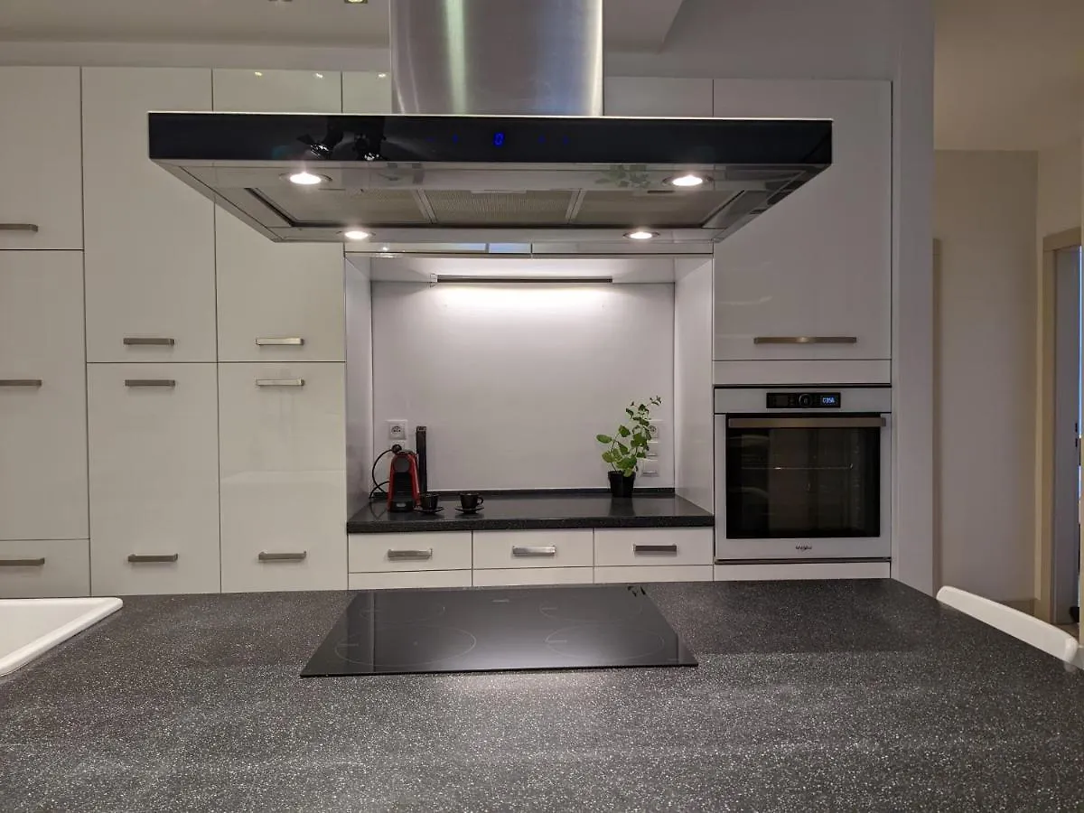 Spielberg 2 Bedroom Apartment ワルシャワ